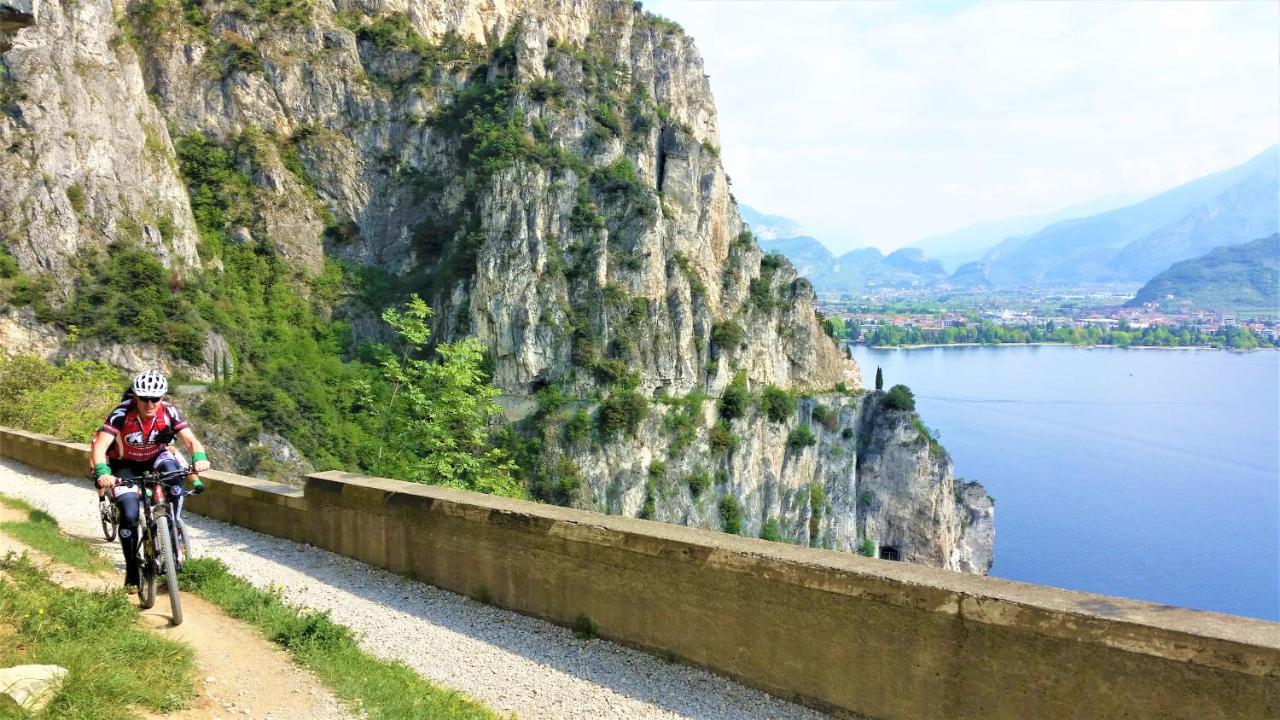 Green Relax Apartment Riva del Garda Exteriör bild